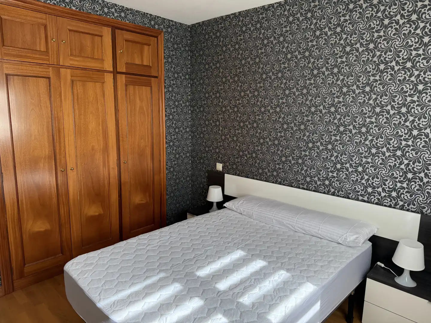 Piso de alquiler en Calle de Castilla y León, 5, Hervencias Altas - El Pinar Habitación de Piso de alquiler en Ávila con Calefacción, Jardín privado y Parquet