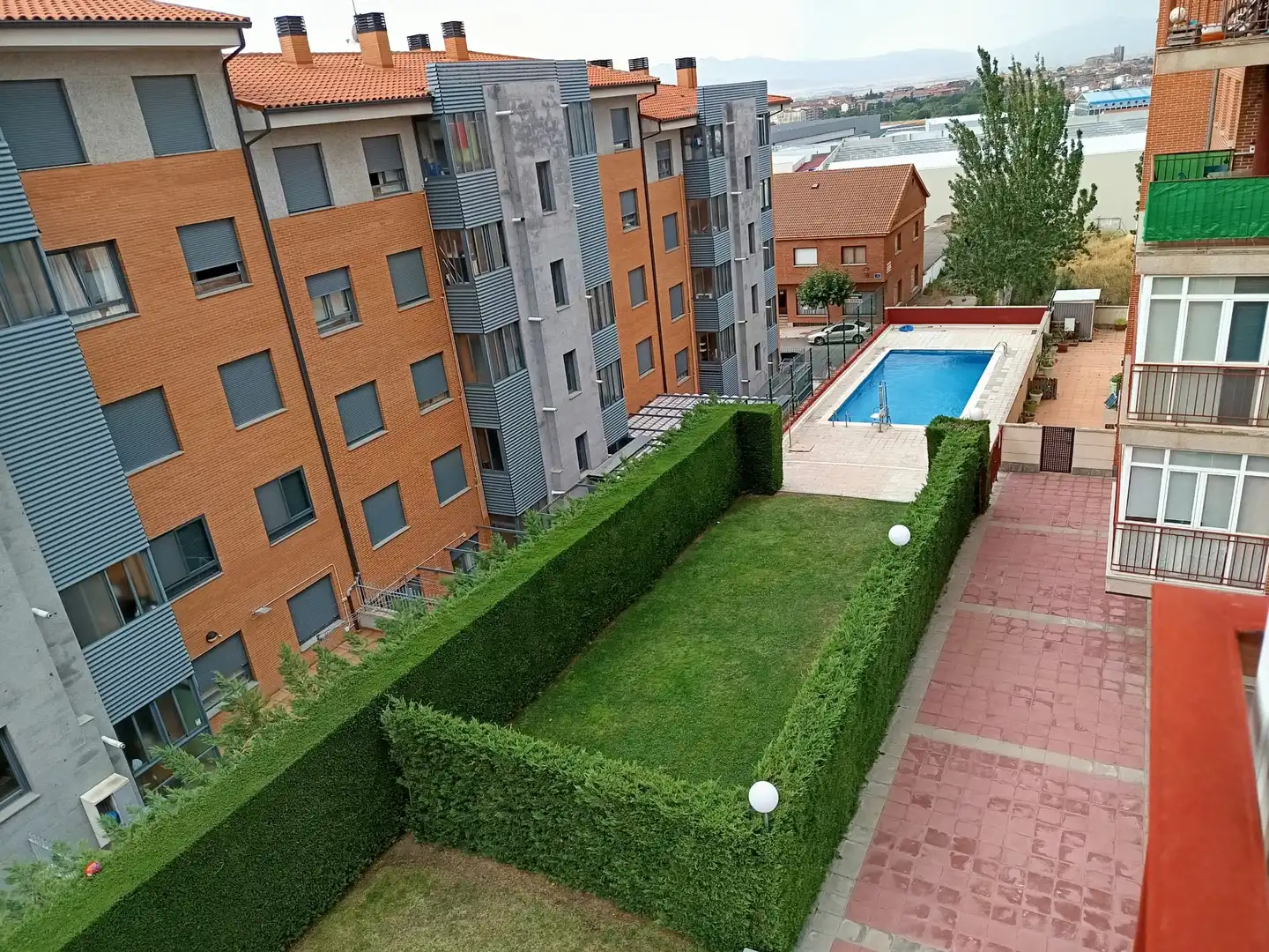 Piso de alquiler en Calle de Castilla y León, 5, Hervencias Altas - El Pinar Piscina de Piso de alquiler en Ávila con Calefacción, Jardín privado y Parquet