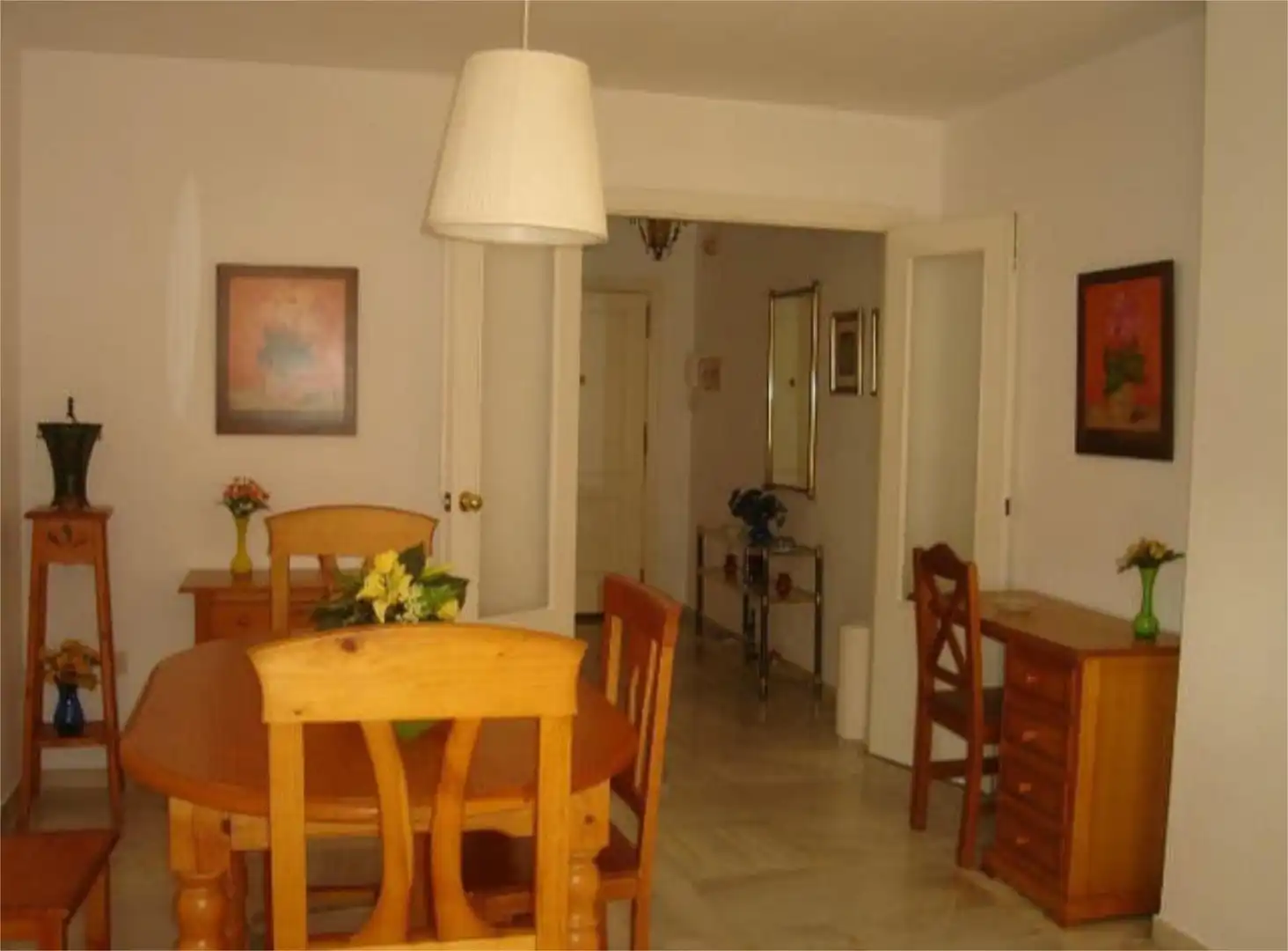 Piso de alquiler en La Barriguilla Comedor de Piso de alquiler en Málaga con Jardín privado, Terraza y Amueblado