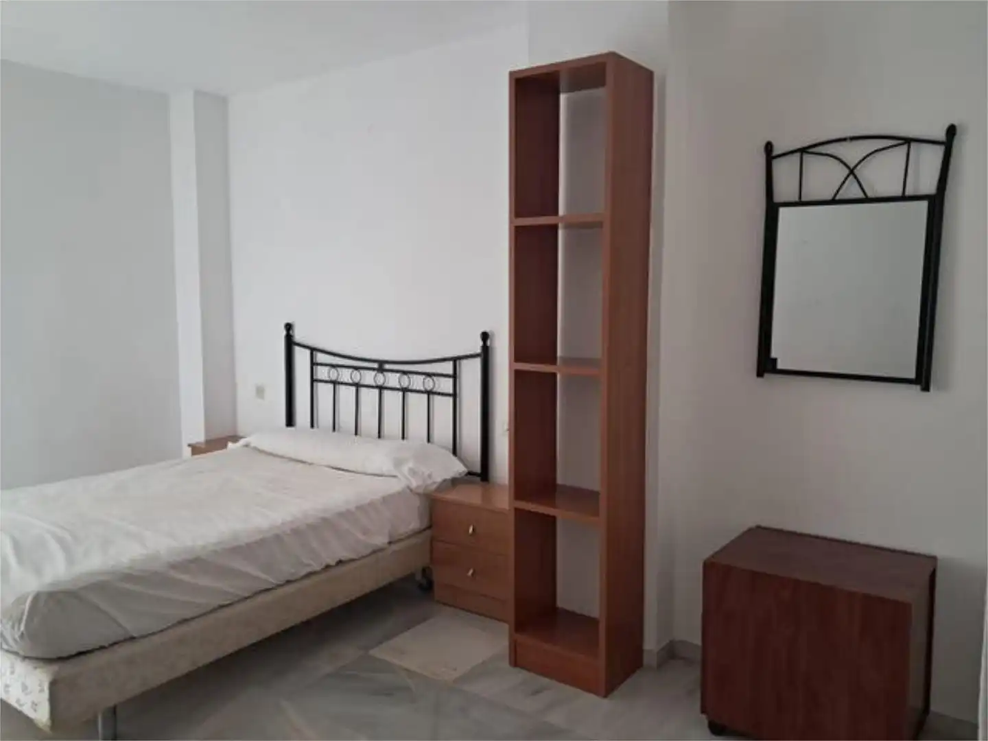 Piso de alquiler en La Barriguilla Habitación de Piso de alquiler en Málaga con Jardín privado, Terraza y Amueblado