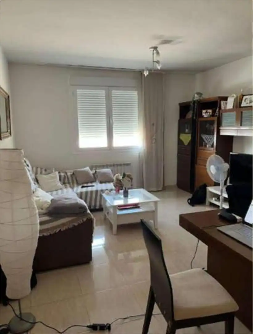 Sala d'estar de Pis de lloguer en Ciudad Real amb Calefacció, Piscina i Moblat