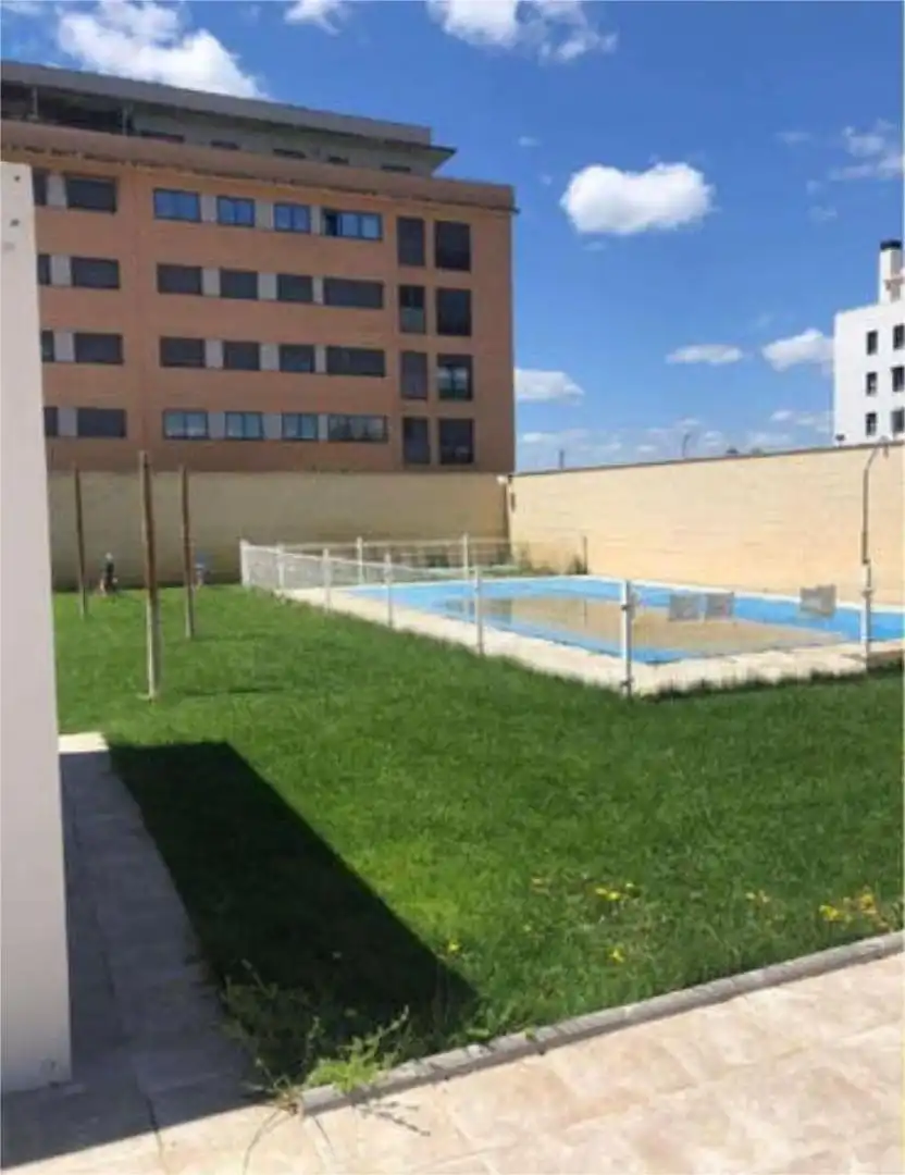 Piscina de Pis de lloguer en Ciudad Real amb Calefacció, Piscina i Moblat