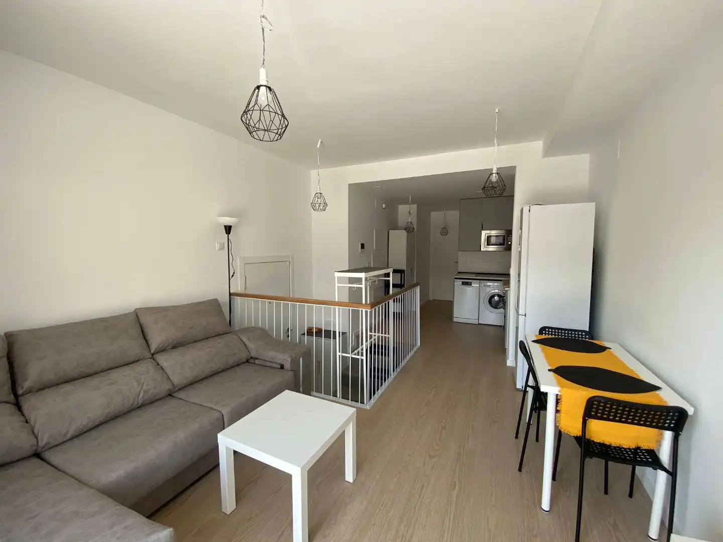 Wohnung zur Miete in Calle Fuenteovejuna, 66, Villimar - V1 - V2 - S3 - S4 - San Cristobal Wohnzimmer von Wohnung zur Miete in Burgos mit Heizung, Parkett und Terrasse