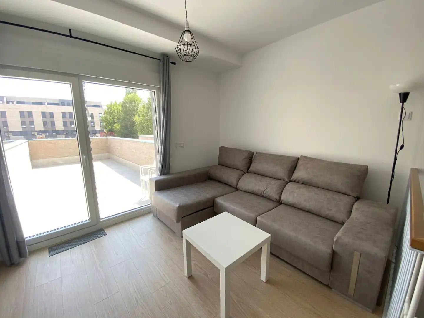 Wohnung zur Miete in Calle Fuenteovejuna, 66, Villimar - V1 - V2 - S3 - S4 - San Cristobal Wohnzimmer von Wohnung zur Miete in Burgos mit Heizung, Parkett und Terrasse
