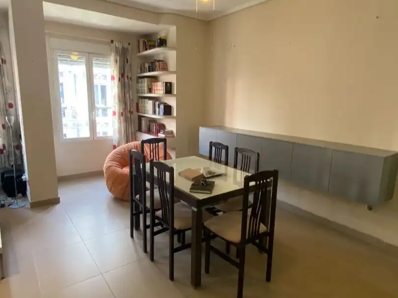 Flat for rent in Carrer del Literat Azorín, 18, Russafa Dining room of Flat for rent in Valencia with Air Conditioner, Heating and Furnished