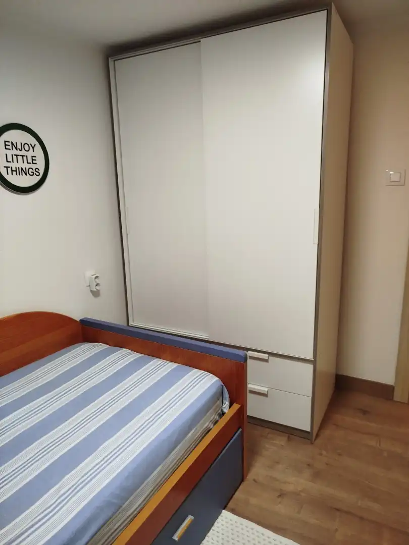 Habitación de Apartamento de alquiler en Cacabelos con Amueblado, Lavadora y Microondas