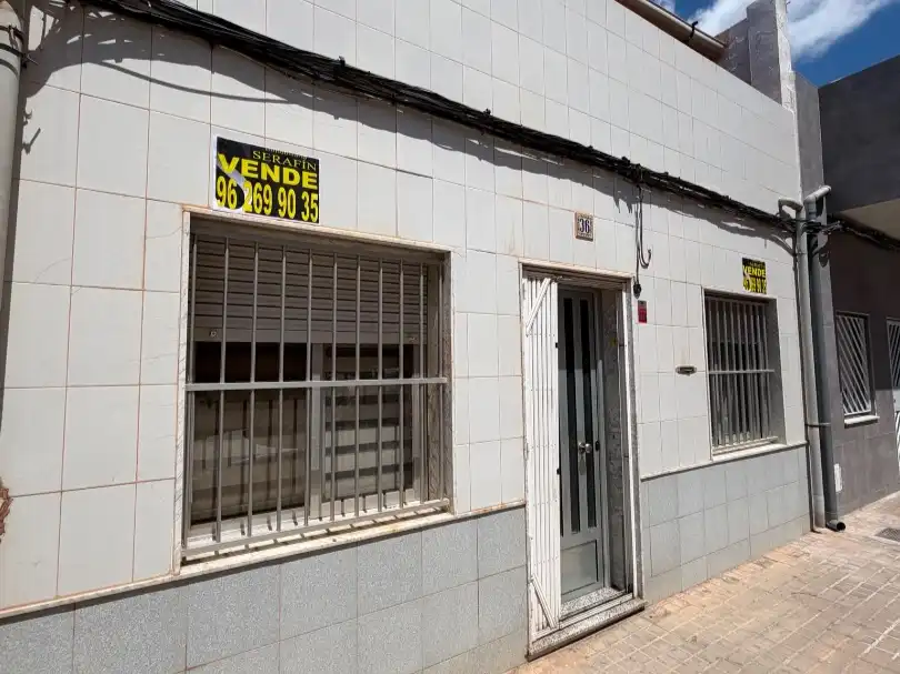 Vista exterior de Planta baja en venta en Sagunto / Sagunt con Aire acondicionado y Terraza