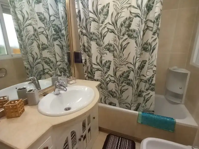Wohnung zur Miete in Calle de las Delicias, 36, Palos de Moguer Badezimmer von Wohnung zur Miete in Madrid Capital mit Klimaanlage