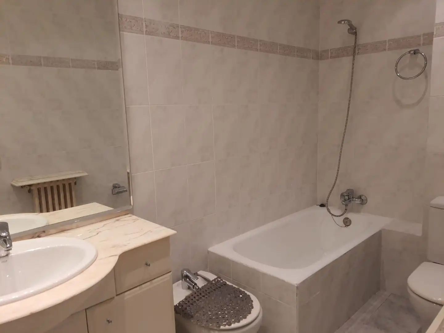 Flat for rent in Carrer del Bisbe Messeguer, 1, Instituts - Universitat Bathroom of Flat for rent in Lleida with Heating, Parquet flooring and Furnished