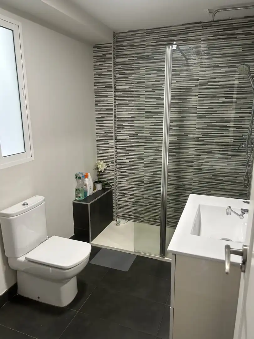 Bathroom of Flat for rent in  Valencia Capital  with Air Conditioner and Balcony