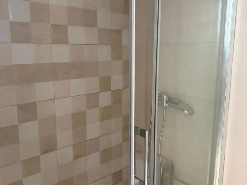 Piso de alquiler en Calle Antonio Machado, 5, El Tardón - El Carmen Baño de Piso de alquiler en Sevilla