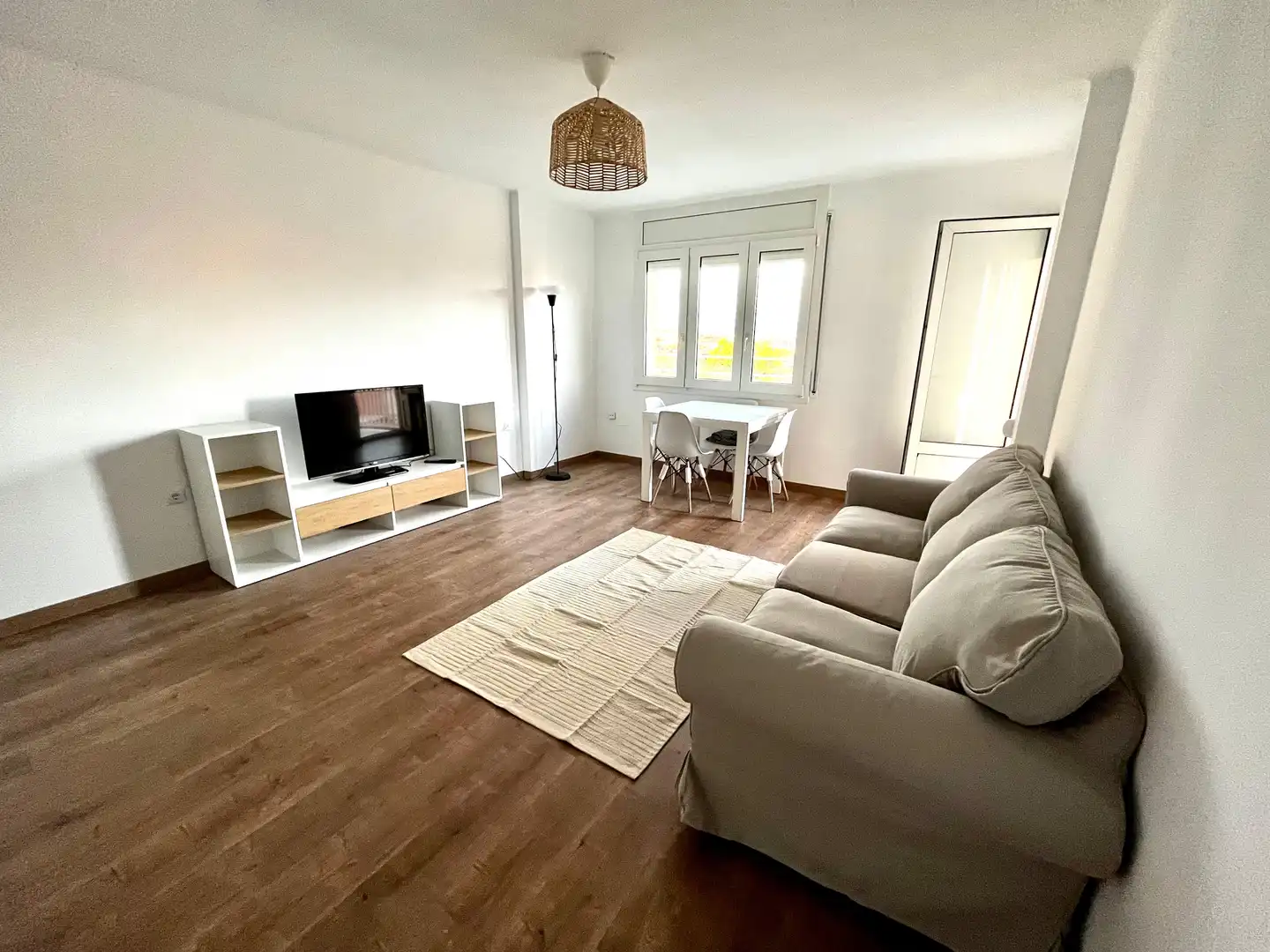 Sala de estar de Piso de alquiler en Cerdanyola del Vallès con Balcón