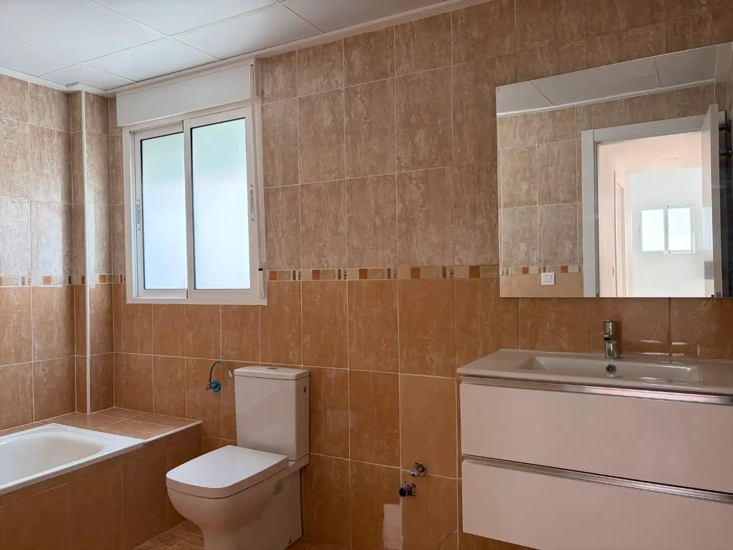 Casa o xalet en venda a Calle Sevilla, 17, Castalla Bany de Casa o xalet en venda en Castalla amb Aire condicionat, Terrassa i Piscina
