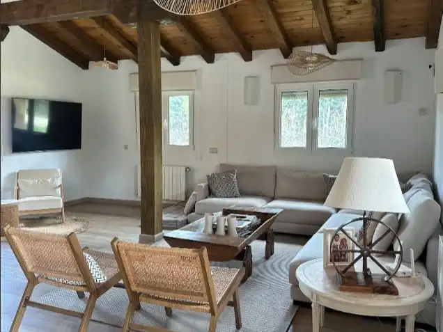 Sala d'estar de Casa o xalet de lloguer en Fresno de Cantespino amb Calefacció, Jardí privat i Parquet