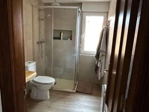 Bany de Casa o xalet de lloguer en Fresno de Cantespino amb Calefacció, Jardí privat i Parquet
