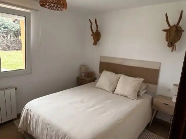Dormitori de Casa o xalet de lloguer en Fresno de Cantespino amb Calefacció, Jardí privat i Parquet