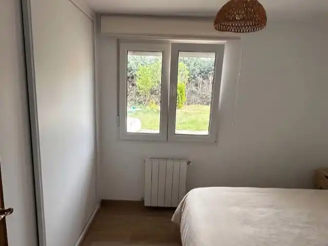 Dormitori de Casa o xalet de lloguer en Fresno de Cantespino amb Calefacció, Jardí privat i Parquet
