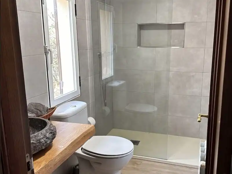 Bany de Casa o xalet de lloguer en Fresno de Cantespino amb Calefacció, Jardí privat i Parquet