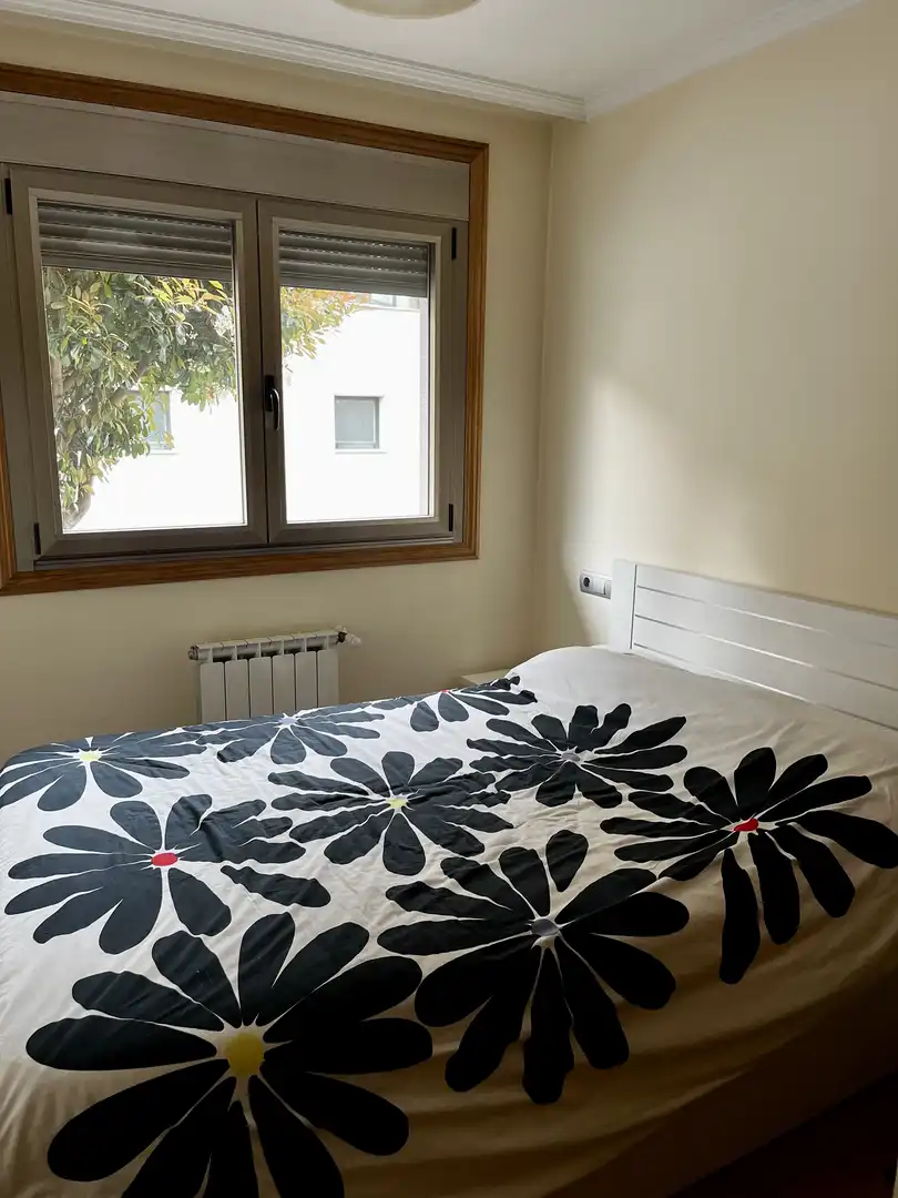 Pis de lloguer a Rúa do Valiño, 35, San Lázaro - Meixonfrío Dormitori de Pis de lloguer en Santiago de Compostela amb Calefacció, Parquet i Traster