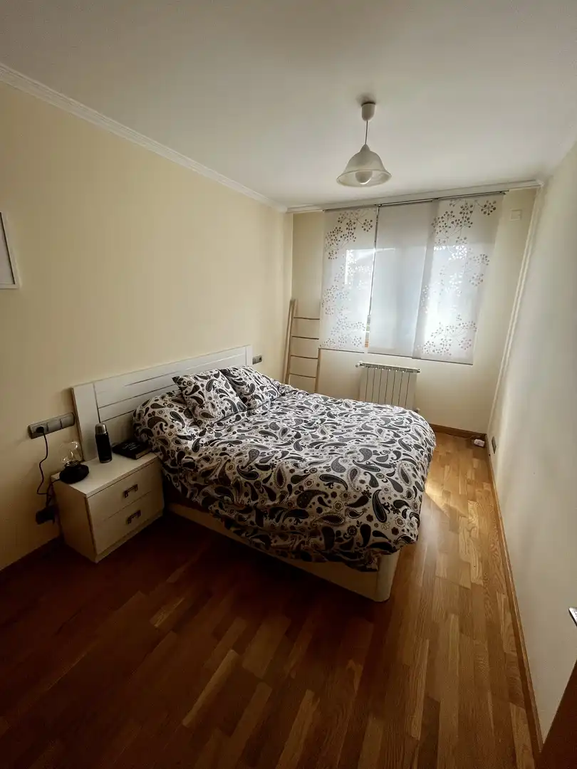 Pis de lloguer a Rúa do Valiño, 35, San Lázaro - Meixonfrío Dormitori de Pis de lloguer en Santiago de Compostela amb Calefacció, Parquet i Traster