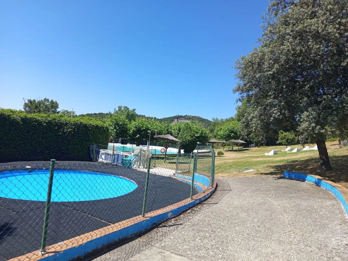 Schwimmbecken von Einfamilien-Reihenhaus zum Verkauf in Becerril de la Sierra mit Heizung und Terrasse