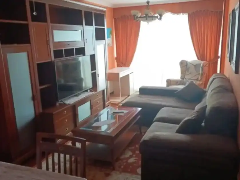 Wohnung zur Miete in Rúa Benito Galcerán, 20, Viveiro Wohnzimmer von Wohnung zur Miete in Viveiro mit Heizung, Parkett und Möbliert