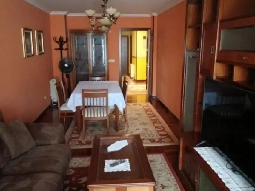 Wohnung zur Miete in Rúa Benito Galcerán, 20, Viveiro Esszimmer von Wohnung zur Miete in Viveiro mit Heizung, Parkett und Möbliert