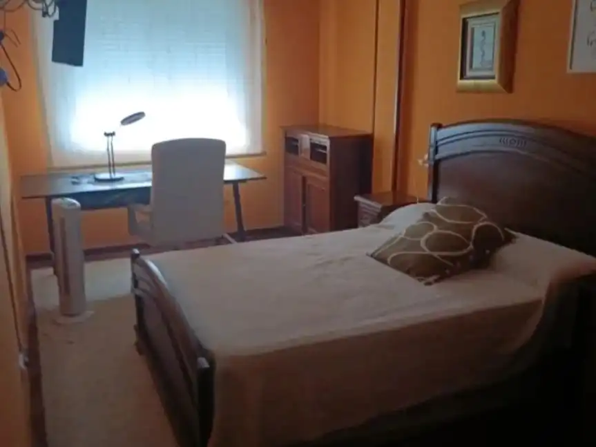 Wohnung zur Miete in Rúa Benito Galcerán, 20, Viveiro Schlafzimmer von Wohnung zur Miete in Viveiro mit Heizung, Parkett und Möbliert
