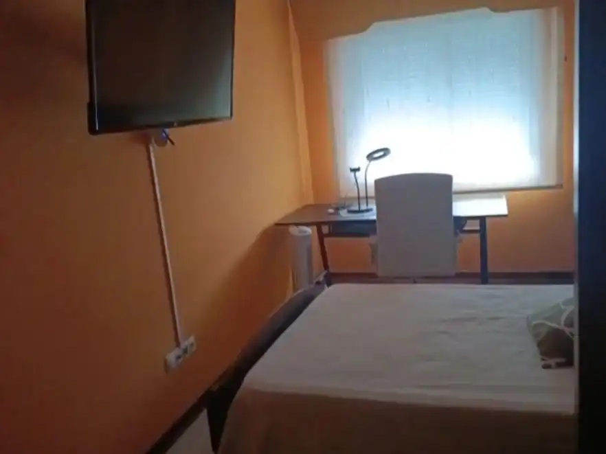 Wohnung zur Miete in Rúa Benito Galcerán, 20, Viveiro Schlafzimmer von Wohnung zur Miete in Viveiro mit Heizung, Parkett und Möbliert