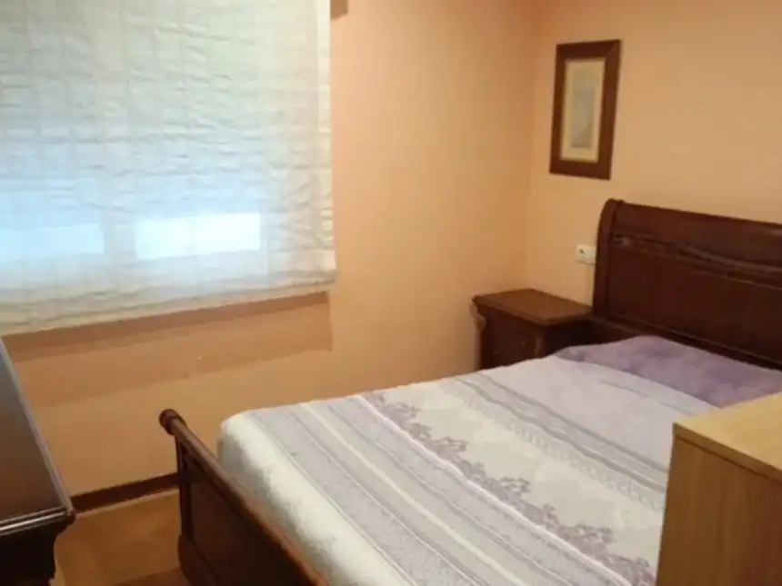 Wohnung zur Miete in Rúa Benito Galcerán, 20, Viveiro Schlafzimmer von Wohnung zur Miete in Viveiro mit Heizung, Parkett und Möbliert