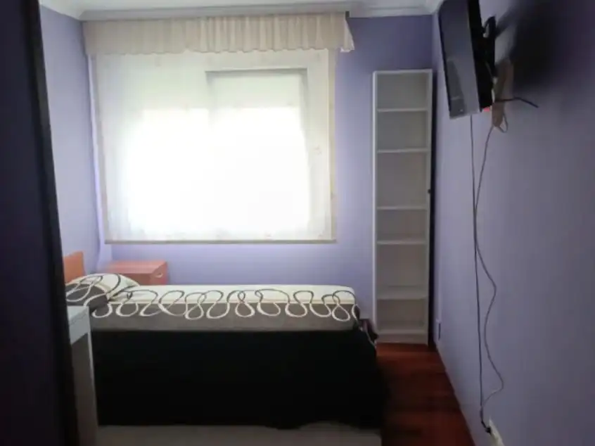 Wohnung zur Miete in Rúa Benito Galcerán, 20, Viveiro Schlafzimmer von Wohnung zur Miete in Viveiro mit Heizung, Parkett und Möbliert