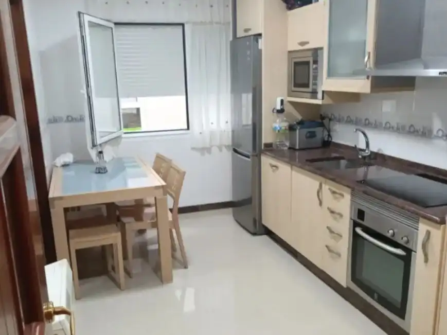 Wohnung zur Miete in Rúa Benito Galcerán, 20, Viveiro Küche von Wohnung zur Miete in Viveiro mit Heizung, Parkett und Möbliert