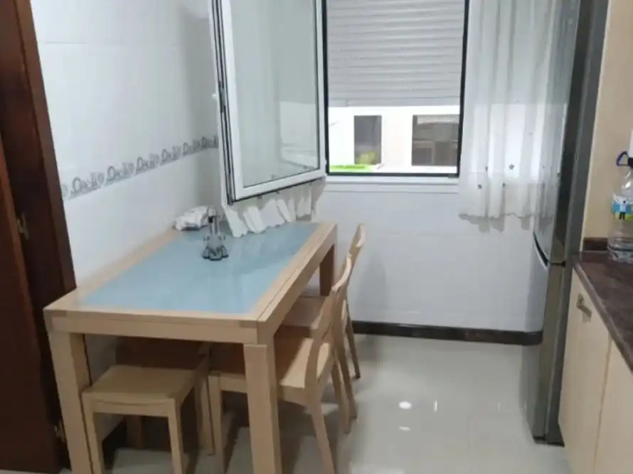 Wohnung zur Miete in Rúa Benito Galcerán, 20, Viveiro Esszimmer von Wohnung zur Miete in Viveiro mit Heizung, Parkett und Möbliert