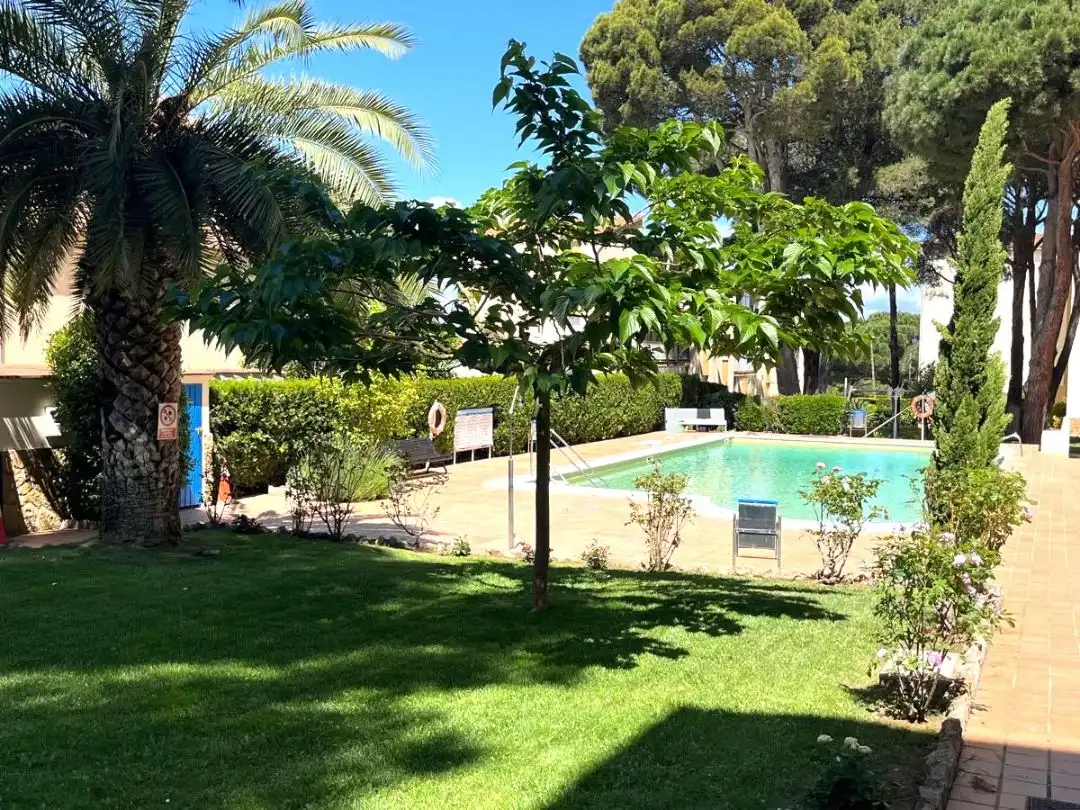 Pis en venda a Avinguda Riells, 170, Port - La Cota - Puig Sec Piscina de Pis en venda en L'Escala amb Aire condicionat, Terrassa i Piscina