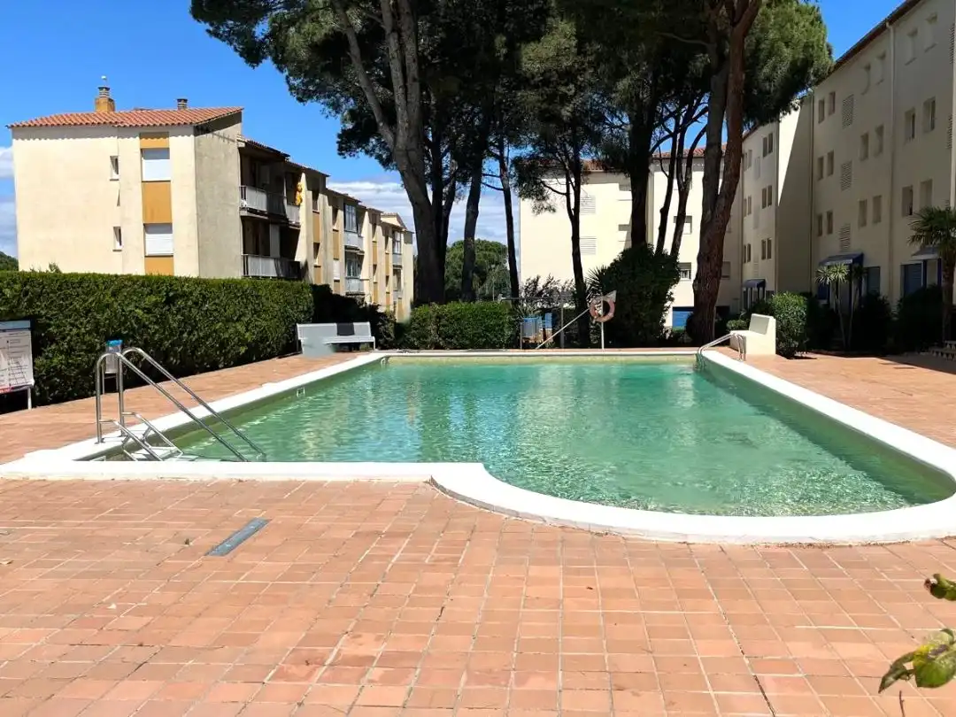 Pis en venda a Avinguda Riells, 170, Port - La Cota - Puig Sec Piscina de Pis en venda en L'Escala amb Aire condicionat, Terrassa i Piscina