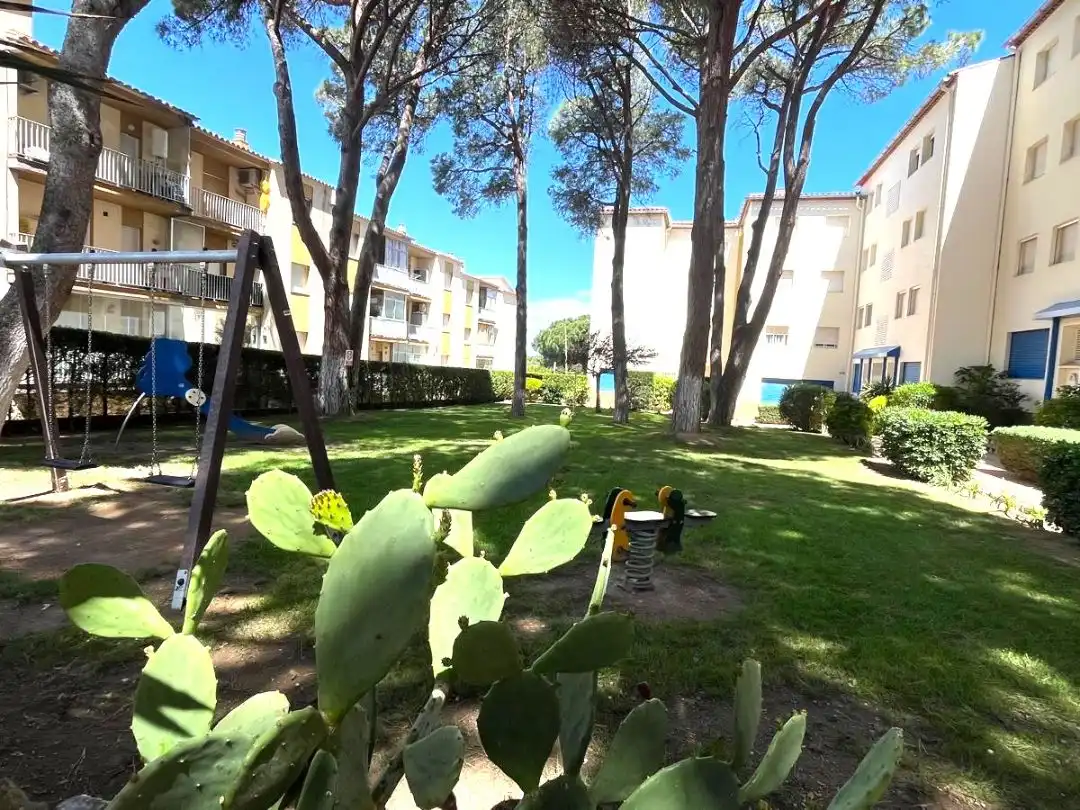 Pis en venda a Avinguda Riells, 170, Port - La Cota - Puig Sec Jardí de Pis en venda en L'Escala amb Aire condicionat, Terrassa i Piscina