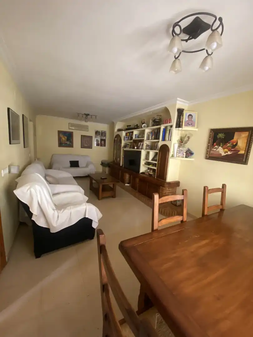 Casa adosada en venta en Calle Manuel Torrecilla, 11, San Clemente Sala de estar de Casa adosada en venta en San Clemente con Aire acondicionado, Calefacción y Terraza