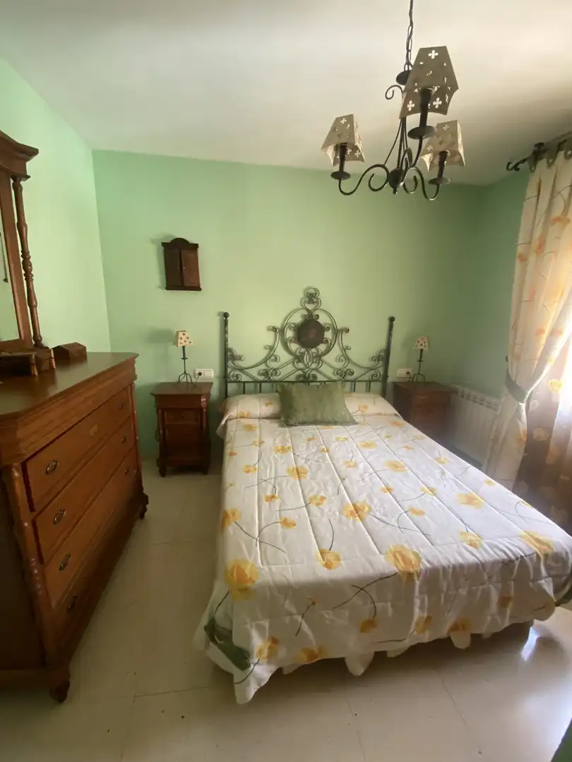 Casa adosada en venta en Calle Manuel Torrecilla, 11, San Clemente Habitación de Casa adosada en venta en San Clemente con Aire acondicionado, Calefacción y Terraza