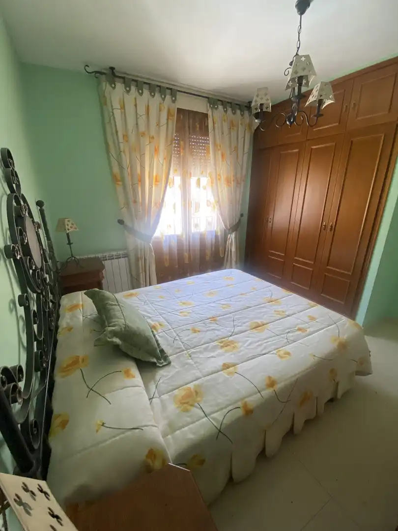 Casa adosada en venta en Calle Manuel Torrecilla, 11, San Clemente Habitación de Casa adosada en venta en San Clemente con Aire acondicionado, Calefacción y Terraza