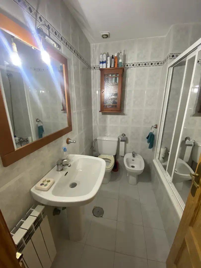 Casa adosada en venta en Calle Manuel Torrecilla, 11, San Clemente Baño de Casa adosada en venta en San Clemente con Aire acondicionado, Calefacción y Terraza