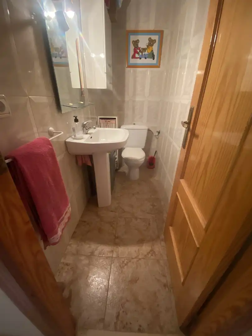 Casa adosada en venta en Calle Manuel Torrecilla, 11, San Clemente Baño de Casa adosada en venta en San Clemente con Aire acondicionado, Calefacción y Terraza