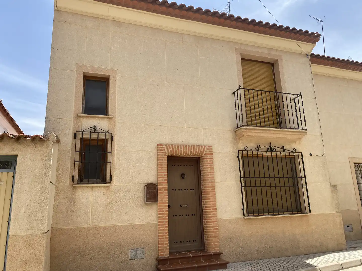 Casa adosada en venta en Calle Manuel Torrecilla, 11, San Clemente Vista exterior de Casa adosada en venta en San Clemente con Aire acondicionado, Calefacción y Terraza