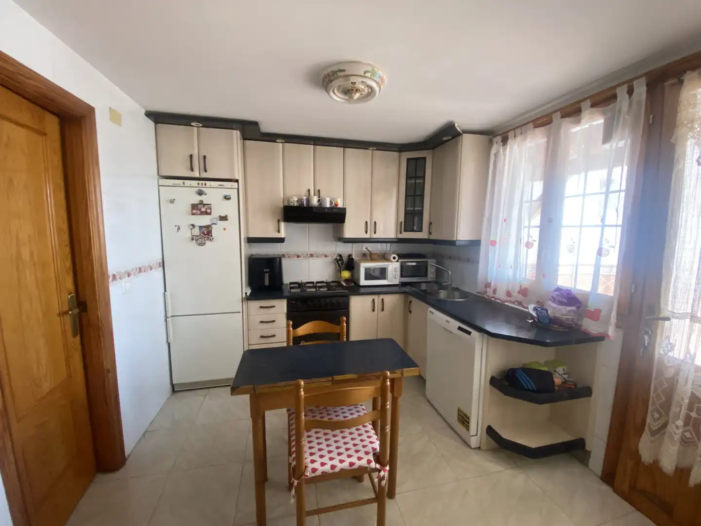 Casa adosada en venta en Calle Manuel Torrecilla, 11, San Clemente Cocina de Casa adosada en venta en San Clemente con Aire acondicionado, Calefacción y Terraza