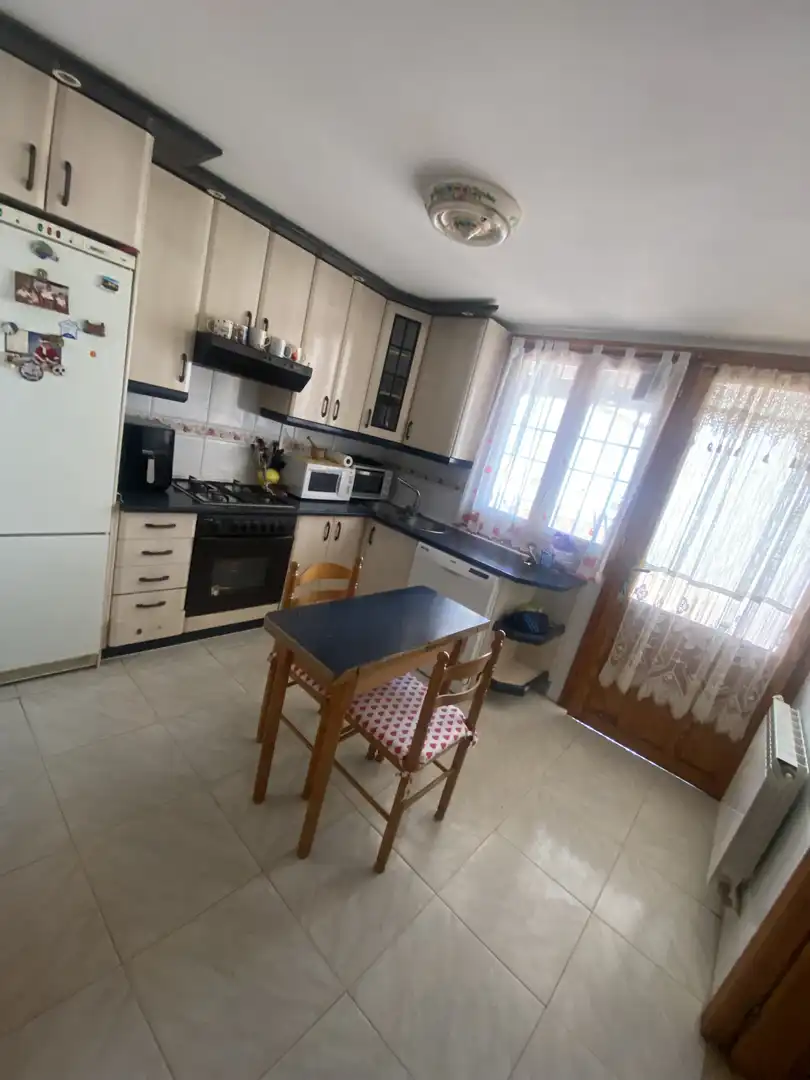 Casa adosada en venta en Calle Manuel Torrecilla, 11, San Clemente Cocina de Casa adosada en venta en San Clemente con Aire acondicionado, Calefacción y Terraza