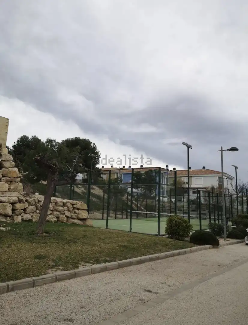 Casa adosada en venda a Carrer del Ressol, 4, Bonalba - Cotoveta Vista exterior de Casa adosada en venda en Mutxamel amb Aire condicionat, Terrassa i Piscina