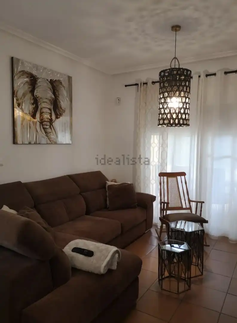 Casa adosada en venda a Carrer del Ressol, 4, Bonalba - Cotoveta Sala d'estar de Casa adosada en venda en Mutxamel amb Aire condicionat, Terrassa i Piscina
