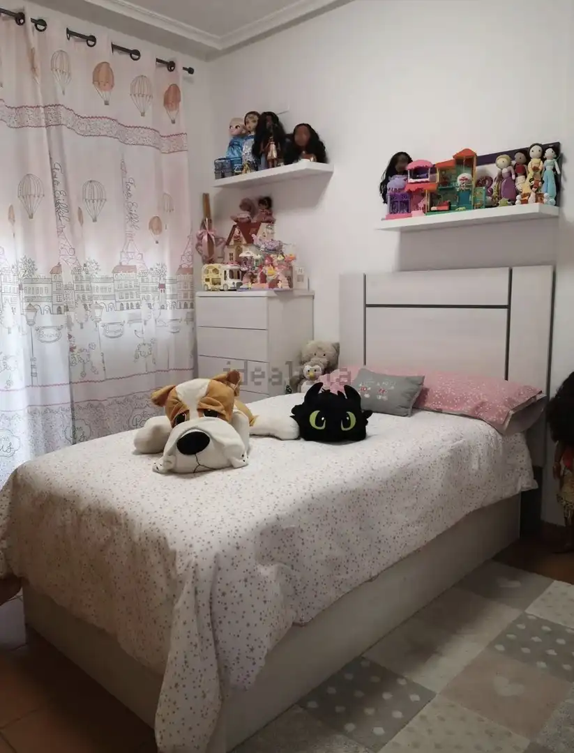 Casa adosada en venda a Carrer del Ressol, 4, Bonalba - Cotoveta Dormitori de Casa adosada en venda en Mutxamel amb Aire condicionat, Terrassa i Piscina