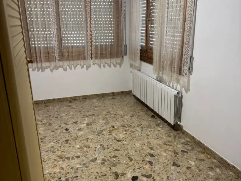 Flat for rent in Carrer de Sant Hilari, 1, Joc de la Bola - Camps d'Esports Flat for rent in Lleida with Air Conditioner, Heating and Private garden