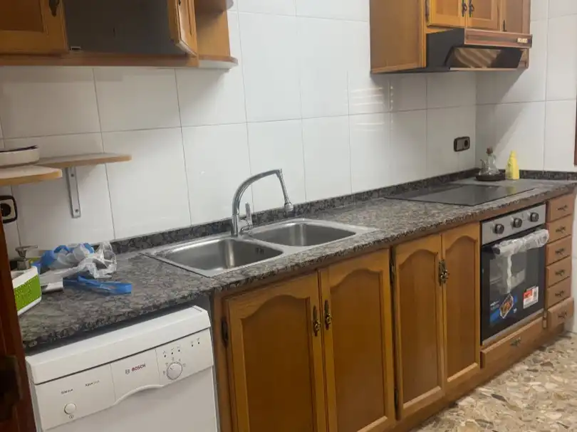 Flat for rent in Carrer de Sant Hilari, 1, Joc de la Bola - Camps d'Esports Kitchen of Flat for rent in Lleida with Air Conditioner, Heating and Private garden