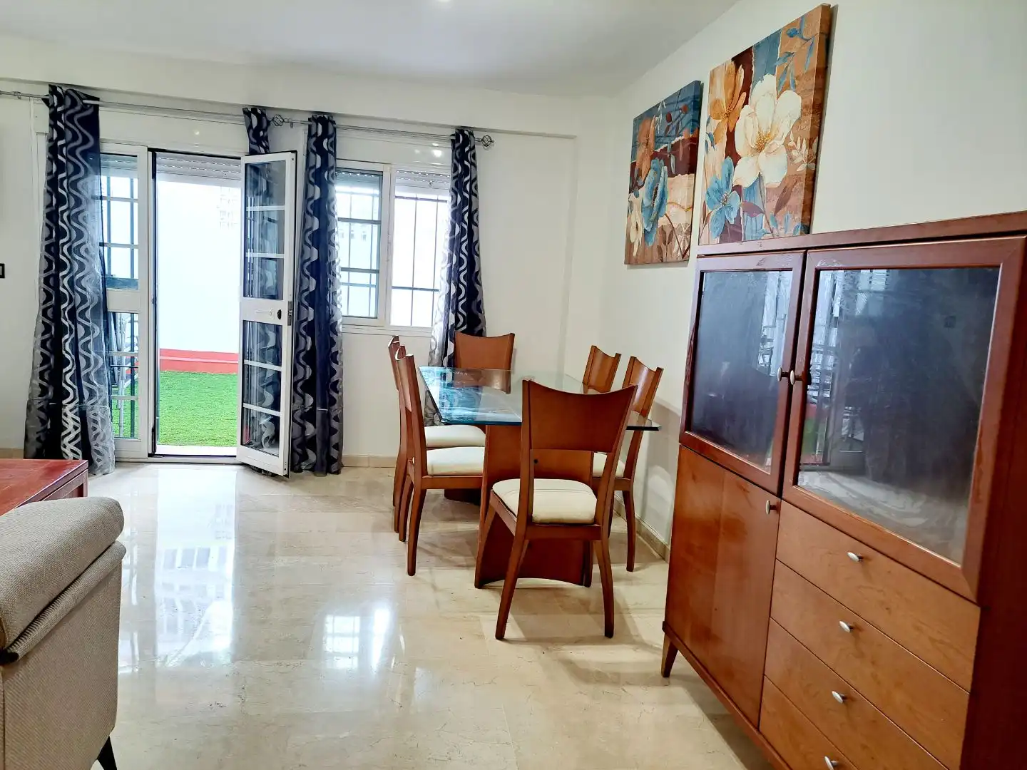 Piso de alquiler en Calle Castilla, 96, Triana Casco Antiguo Comedor de Piso de alquiler en Sevilla con Aire acondicionado, Calefacción y Trastero